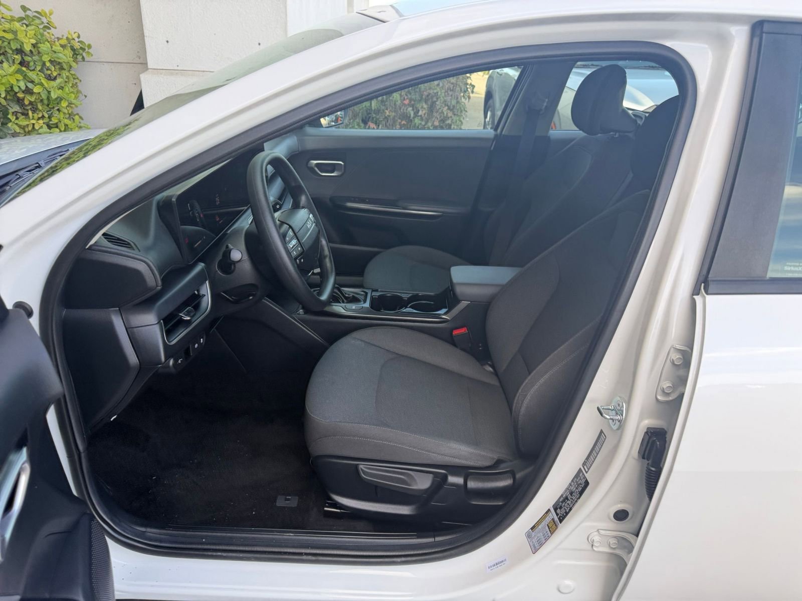 Thumbnail: 2025 Kia K4 - 28