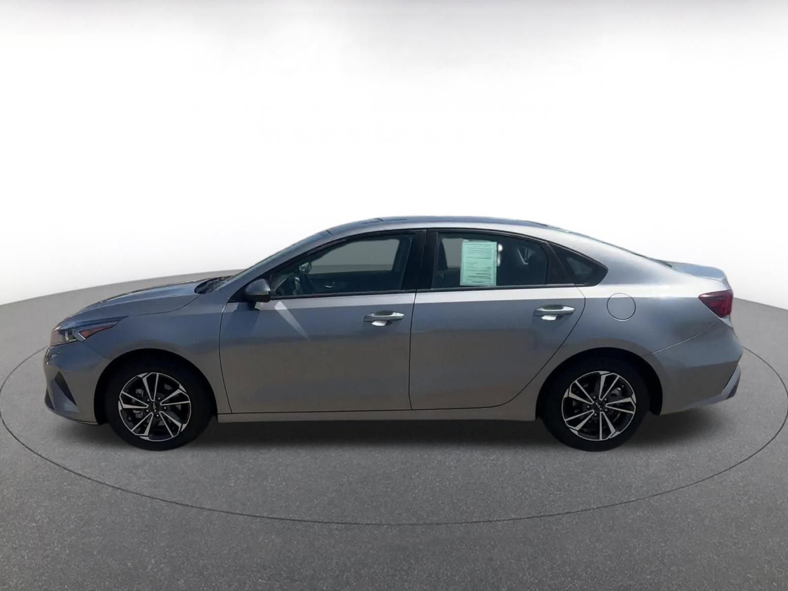 Thumbnail: 2024 Kia Forte - 8