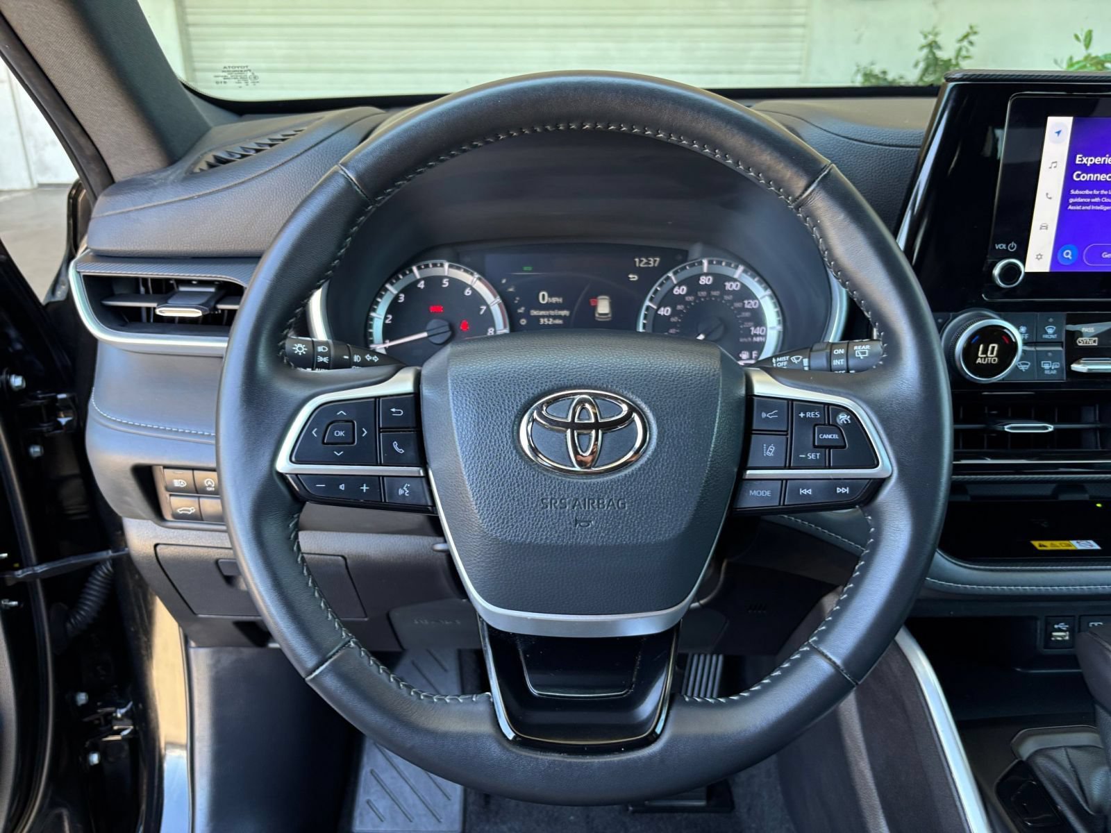 Thumbnail: 2024 Toyota Highlander - 29
