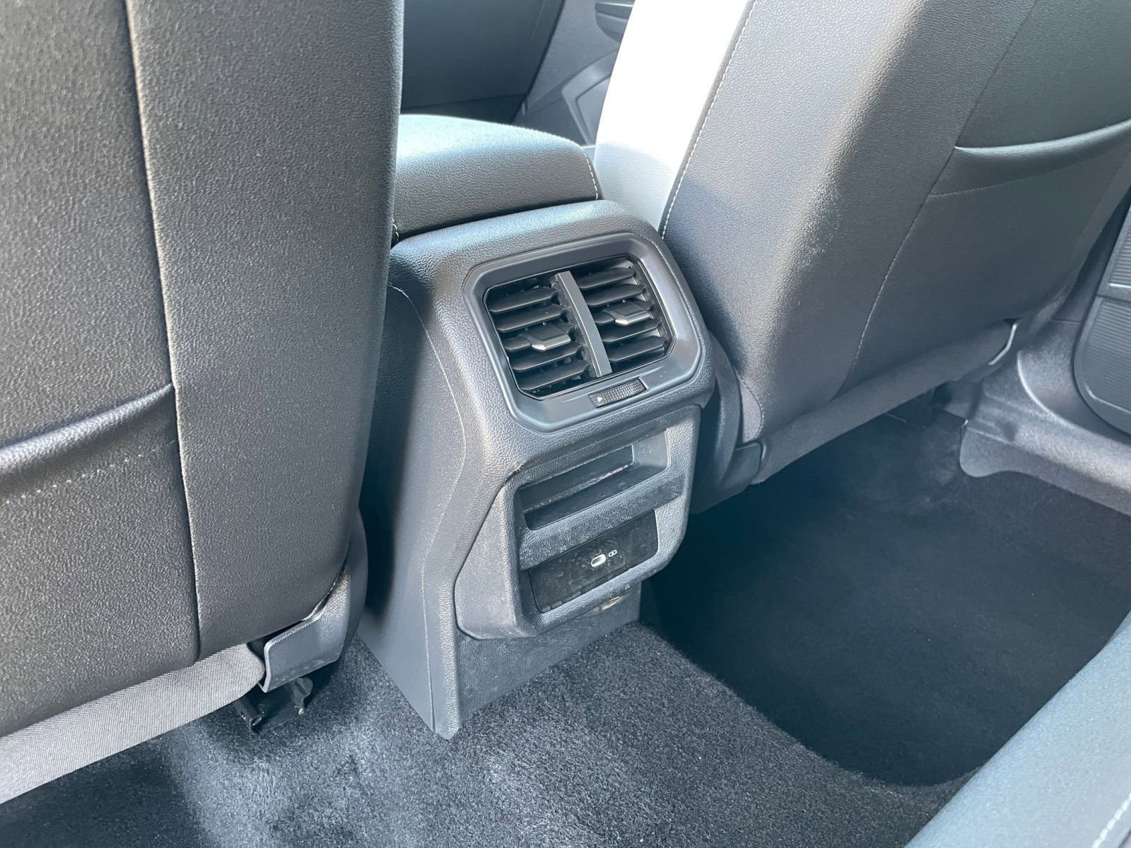 Thumbnail: 2025 Volkswagen Taos - 23