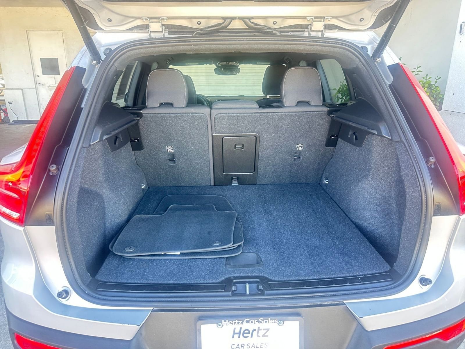 Thumbnail: 2024 Volvo XC40 - 32