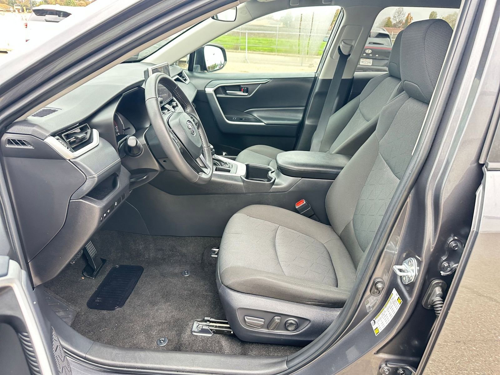 Thumbnail: 2025 Toyota RAV4 - 27