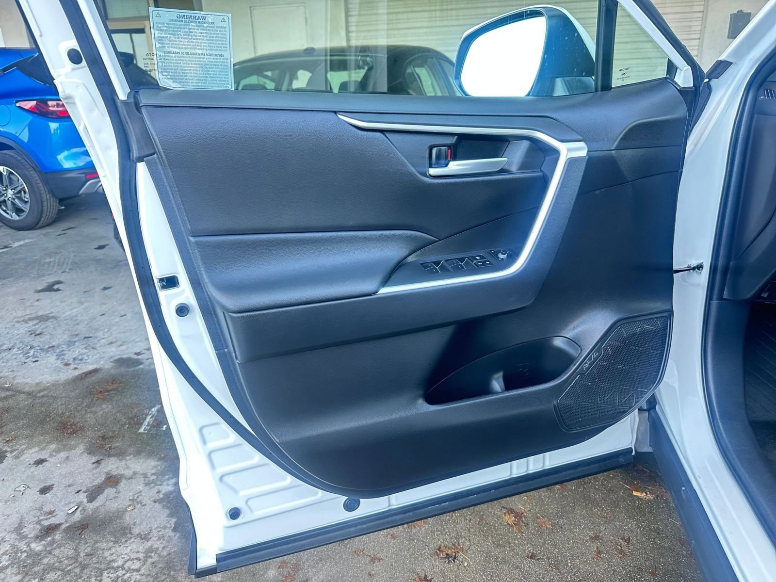 Thumbnail: 2025 Toyota RAV4 - 20