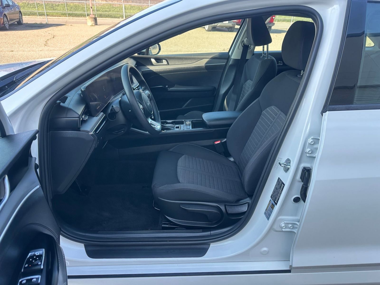 Thumbnail: 2025 Kia K5 - 28