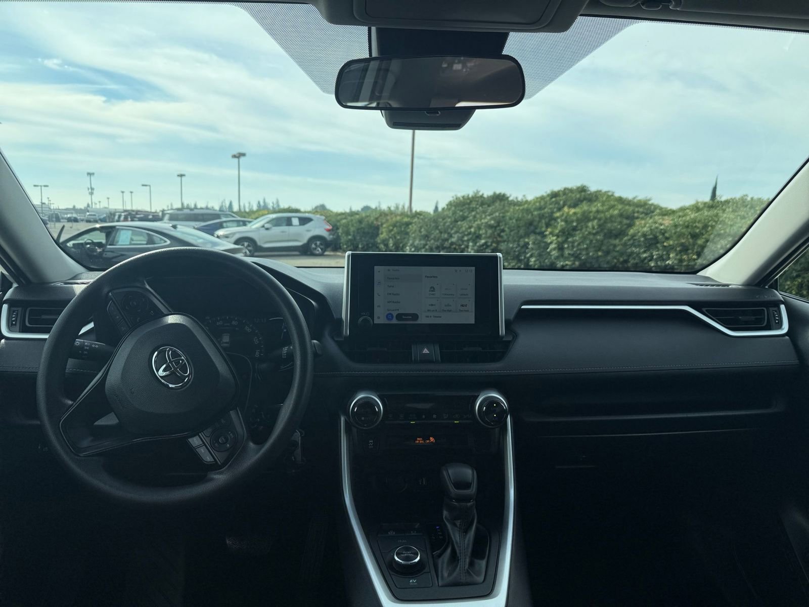 Thumbnail: 2025 Toyota RAV4 - 31