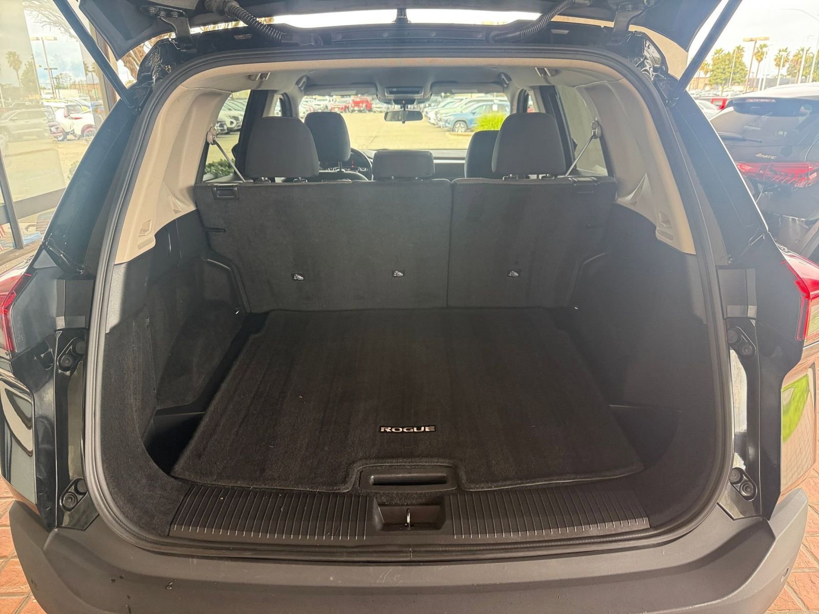 Thumbnail: 2023 Nissan Rogue - 32