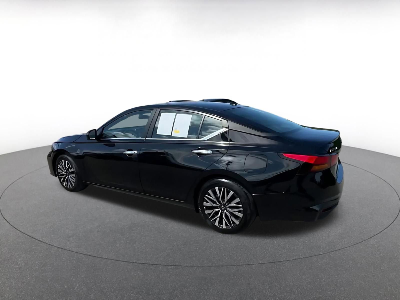 Thumbnail: 2025 Nissan Altima - 10