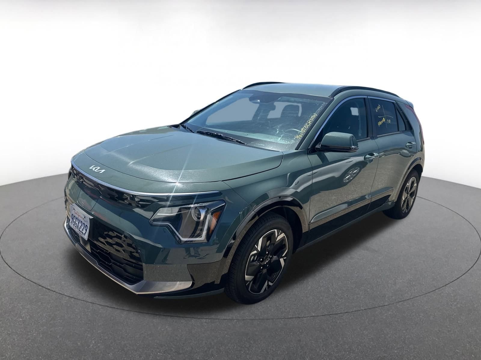 Thumbnail: 2023 Kia Niro - 3