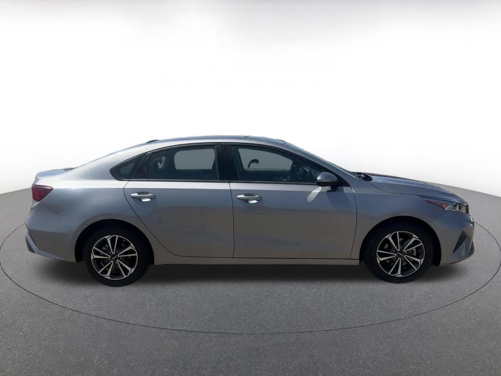 Thumbnail: 2024 Kia Forte - 16