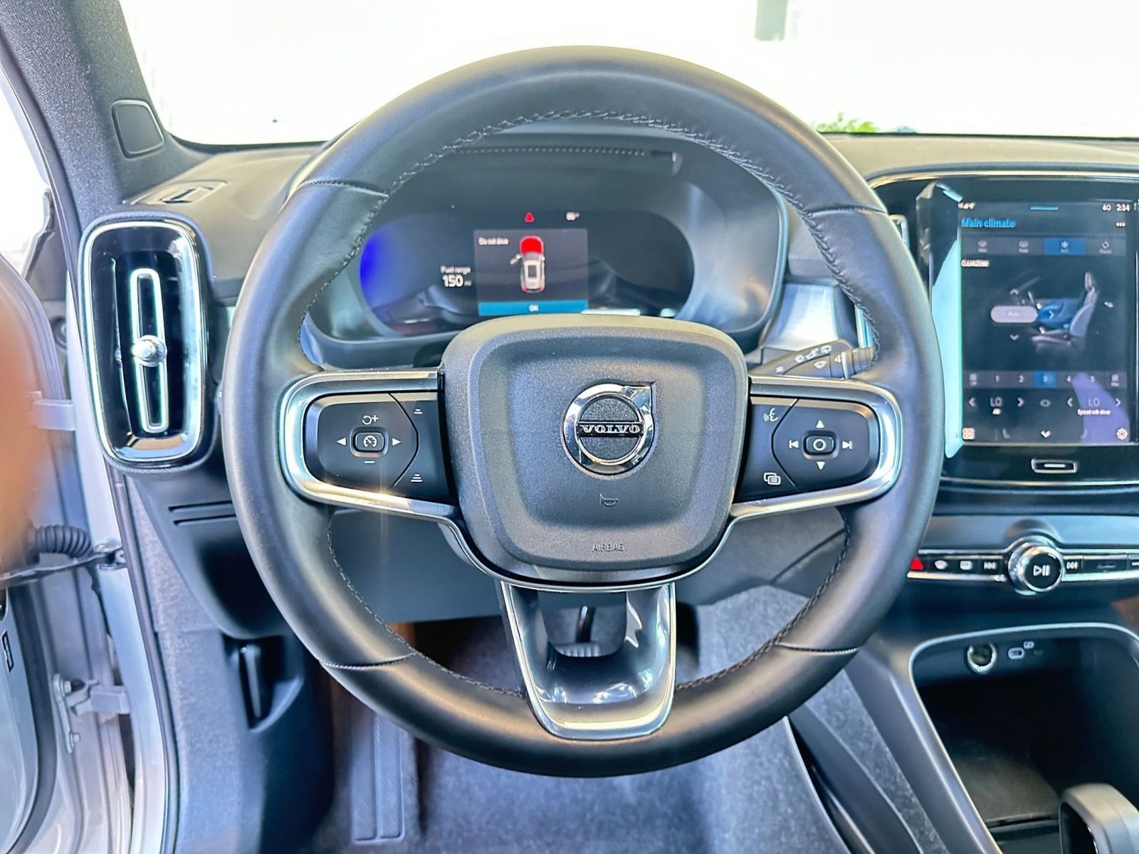 Thumbnail: 2024 Volvo XC40 - 29