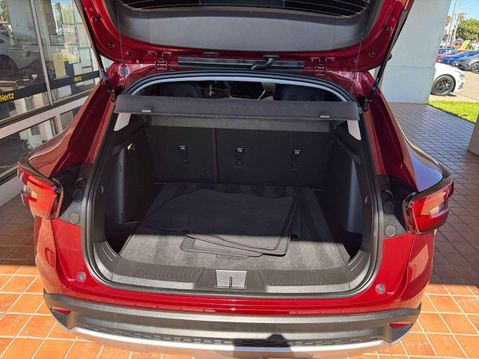 Thumbnail: 2025 Chevrolet Trax - 32