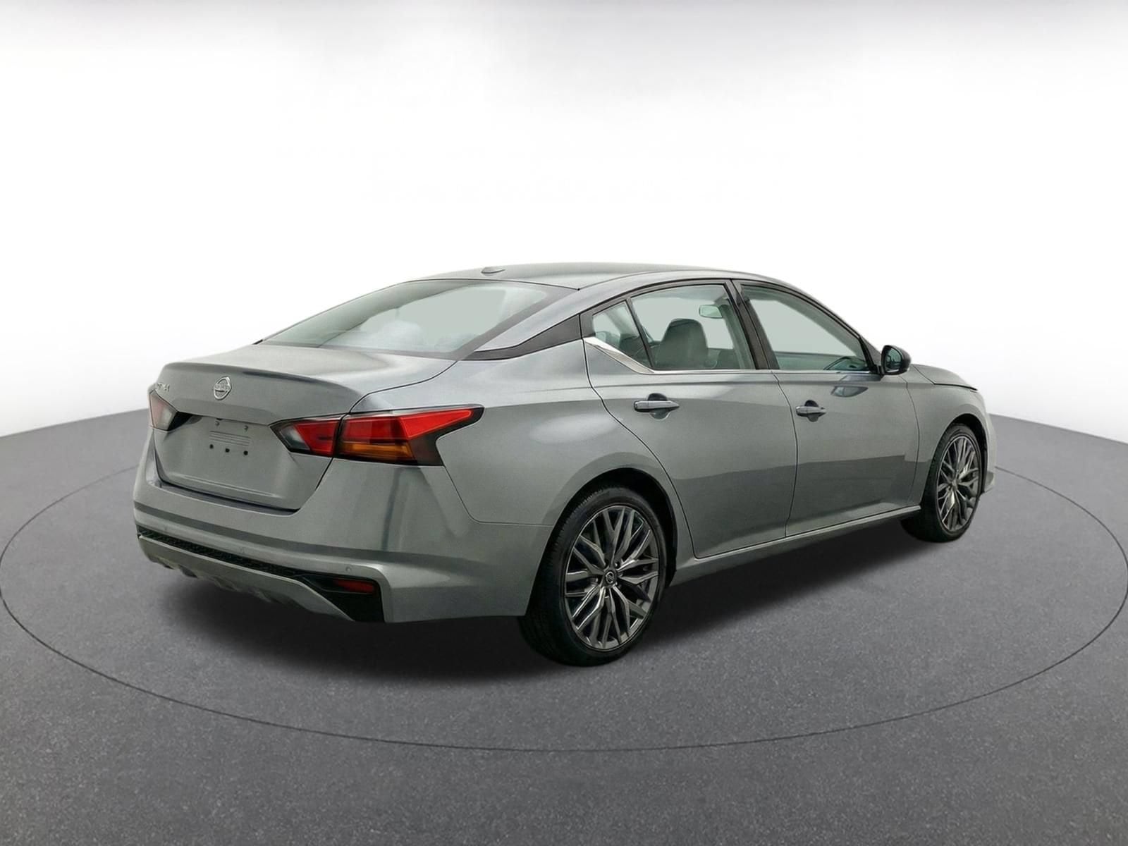 Thumbnail: 2025 Nissan Altima - 9