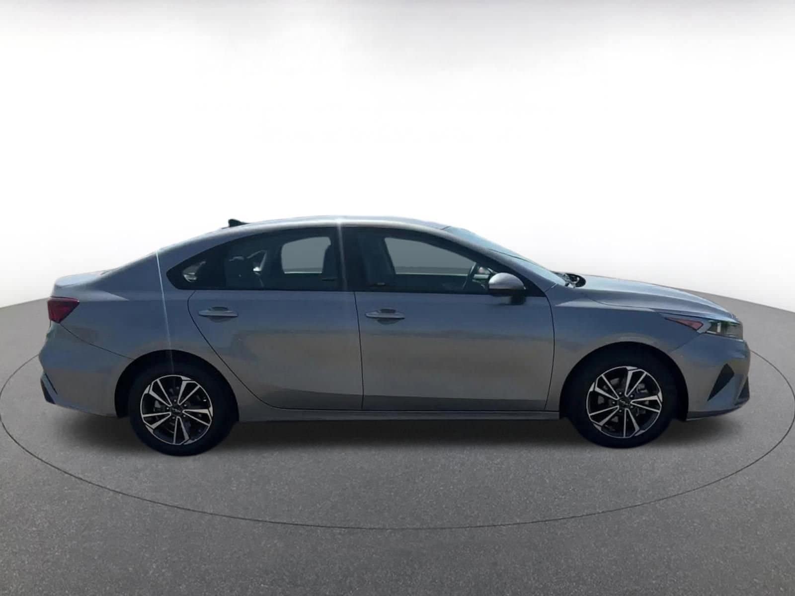 Thumbnail: 2024 Kia Forte - 16