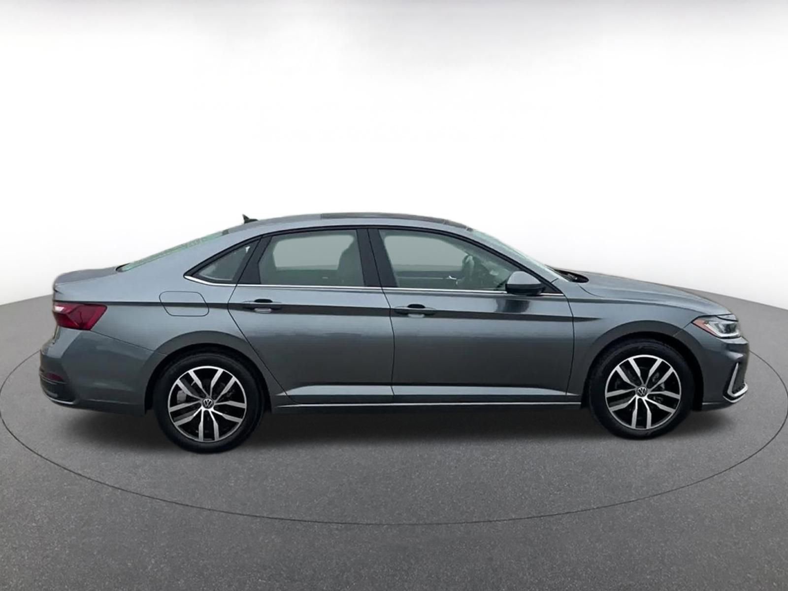 Thumbnail: 2025 Volkswagen Jetta - 16