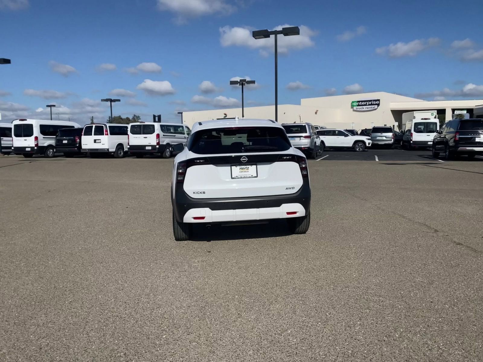 Thumbnail: 2025 Nissan Kicks - 16