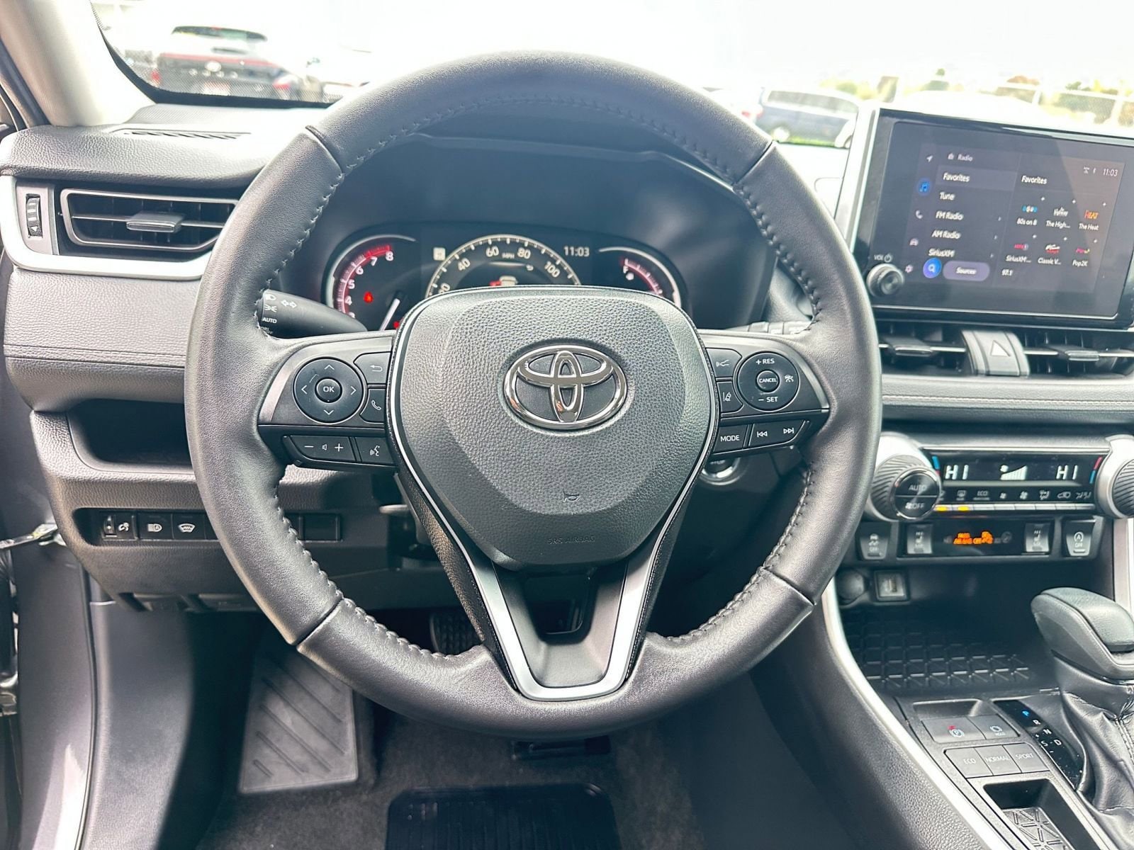 Thumbnail: 2025 Toyota RAV4 - 28