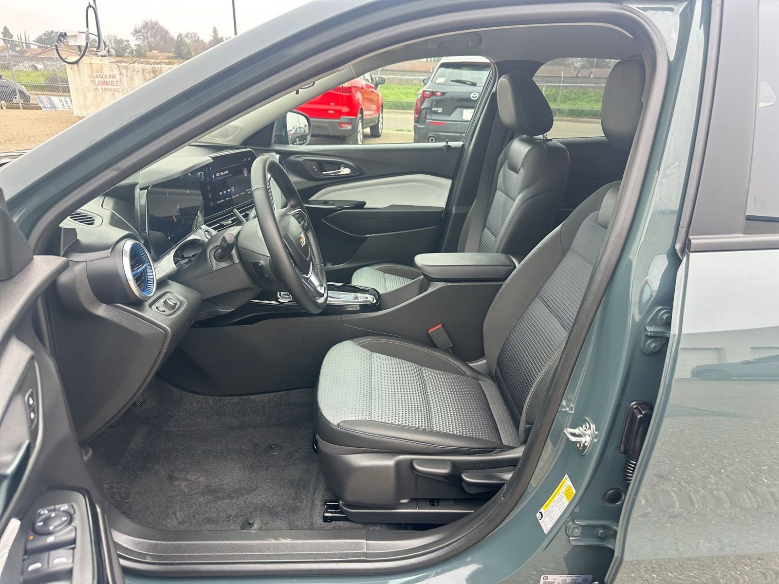 Thumbnail: 2025 Chevrolet Trax - 28