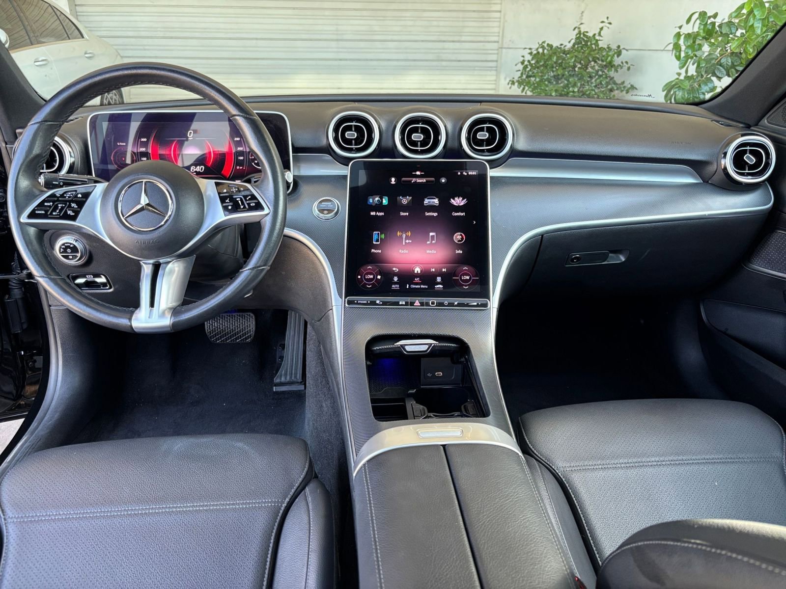 Thumbnail: 2024 Mercedes-Benz C-Class - 35