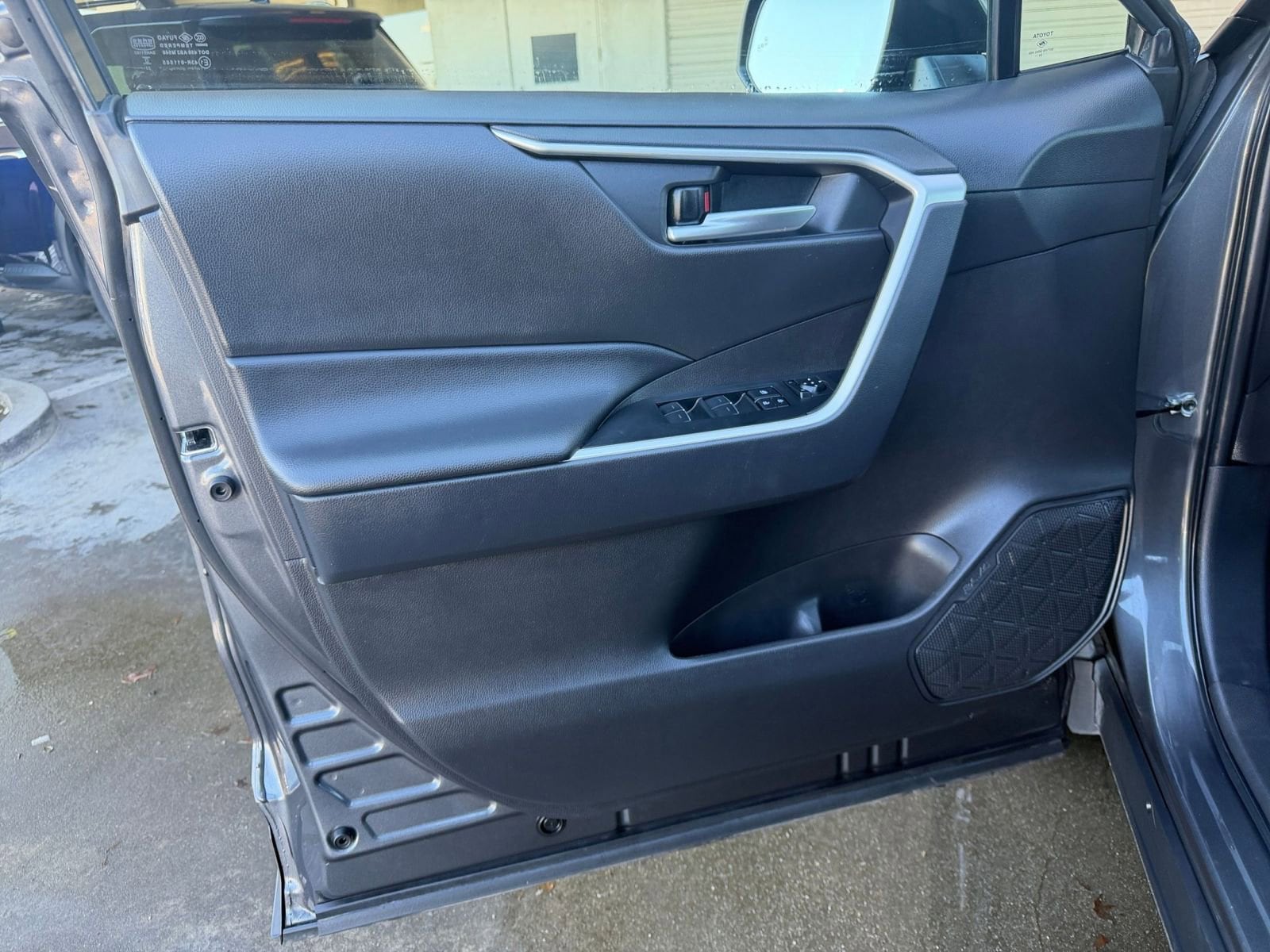 Thumbnail: 2025 Toyota RAV4 - 18