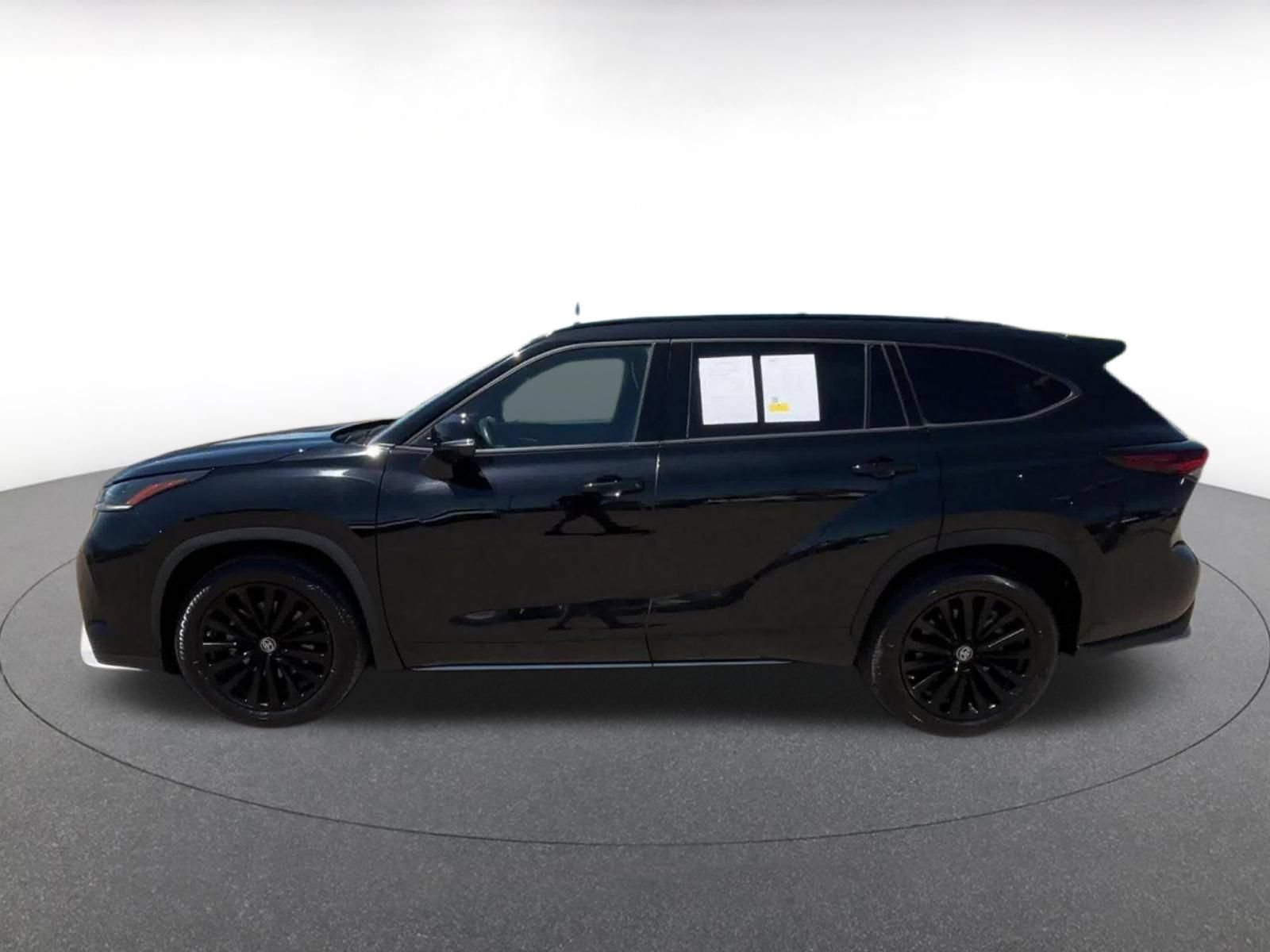 Thumbnail: 2024 Toyota Highlander - 9