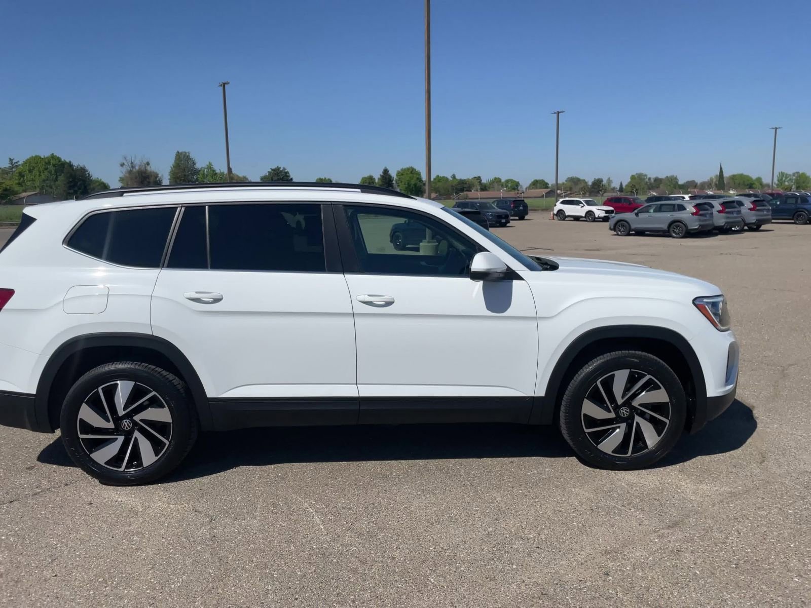 Thumbnail: 2025 Volkswagen Atlas - 16