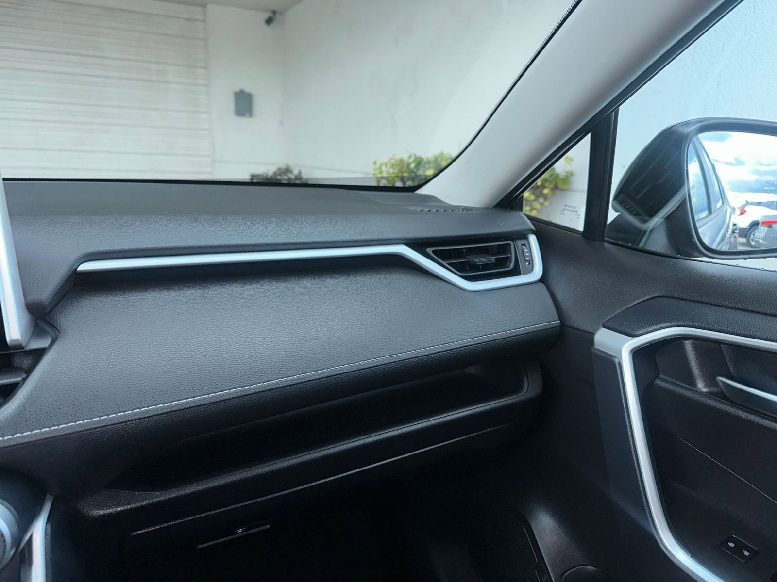 2024 Toyota RAV4 XLE 35