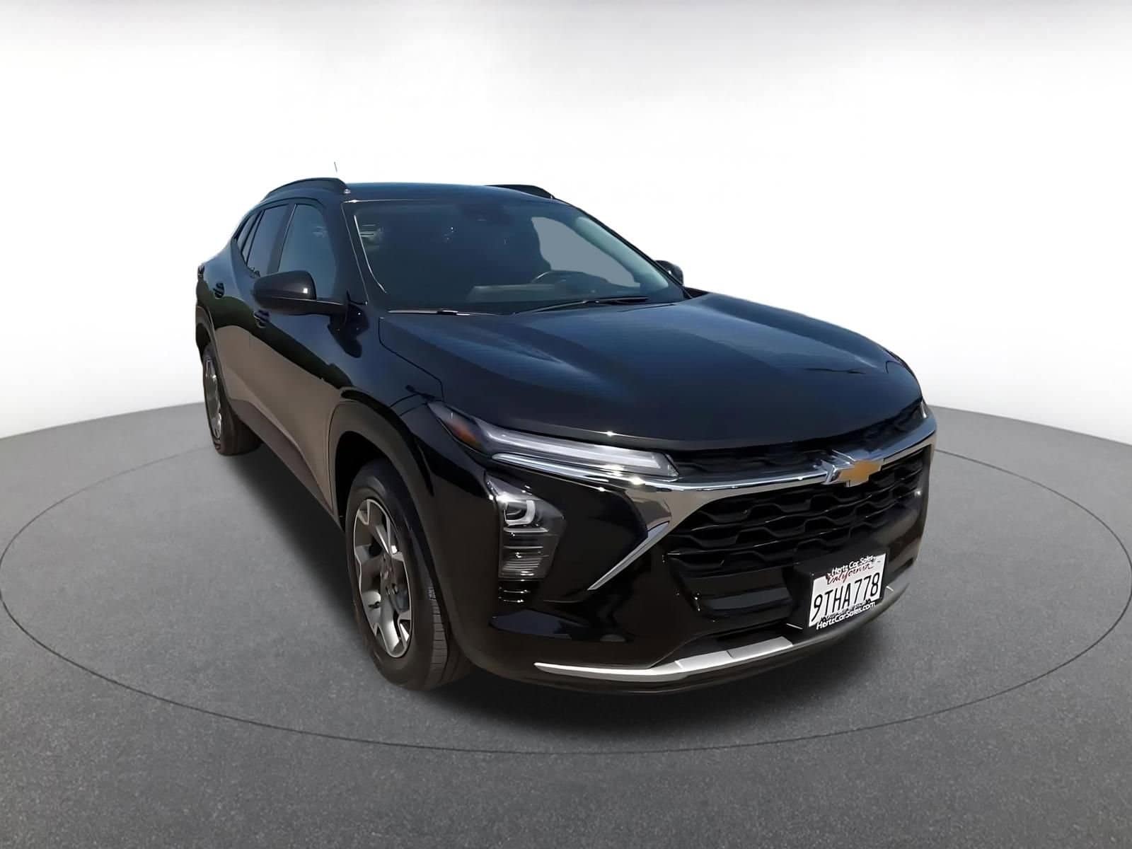 Thumbnail: 2025 Chevrolet Trax - 3