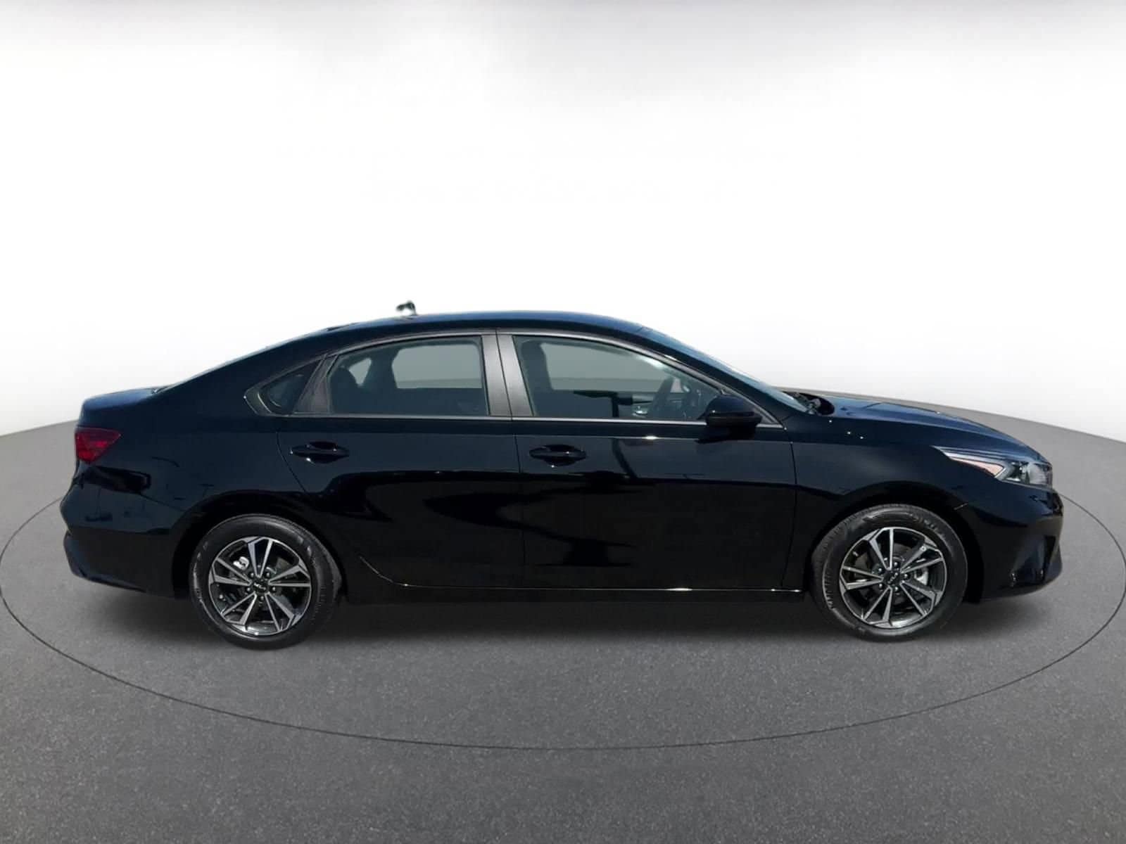 2024 Kia Forte LXS 16