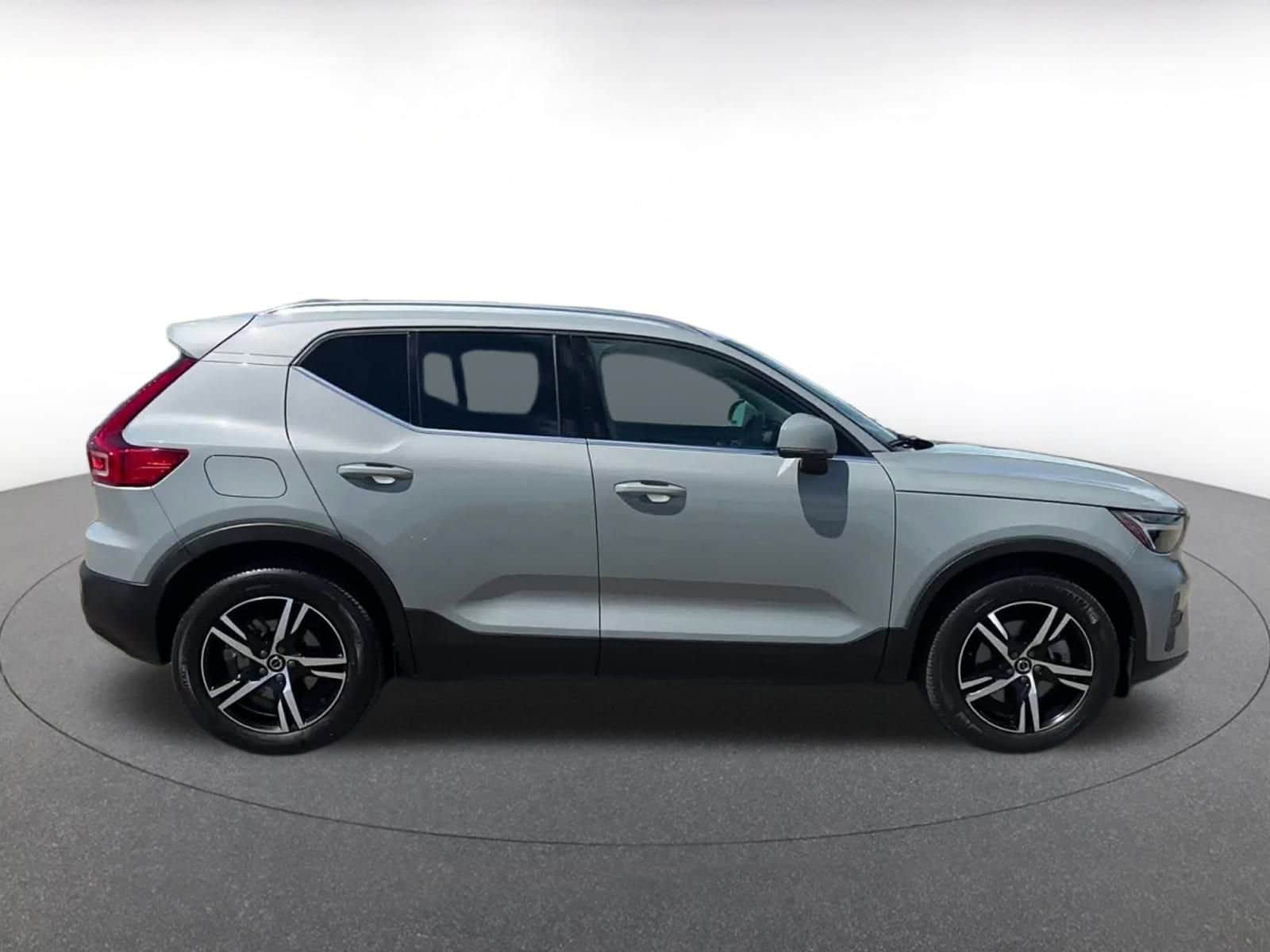 Thumbnail: 2024 Volvo XC40 - 16