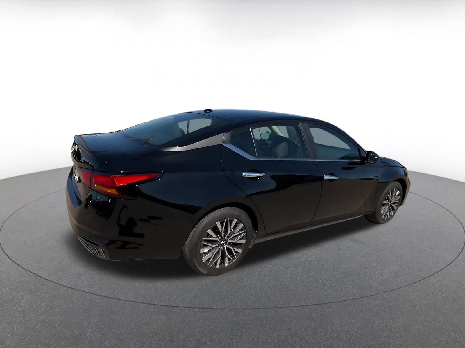 Thumbnail: 2025 Nissan Altima - 14