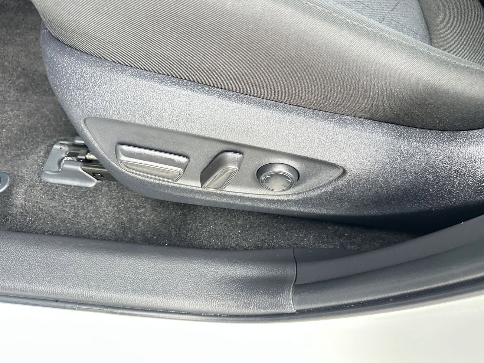 Thumbnail: 2025 Toyota RAV4 - 23