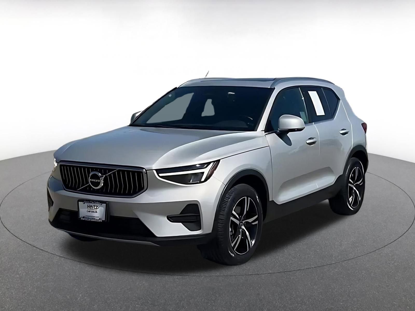 Thumbnail: 2024 Volvo XC40 - 8