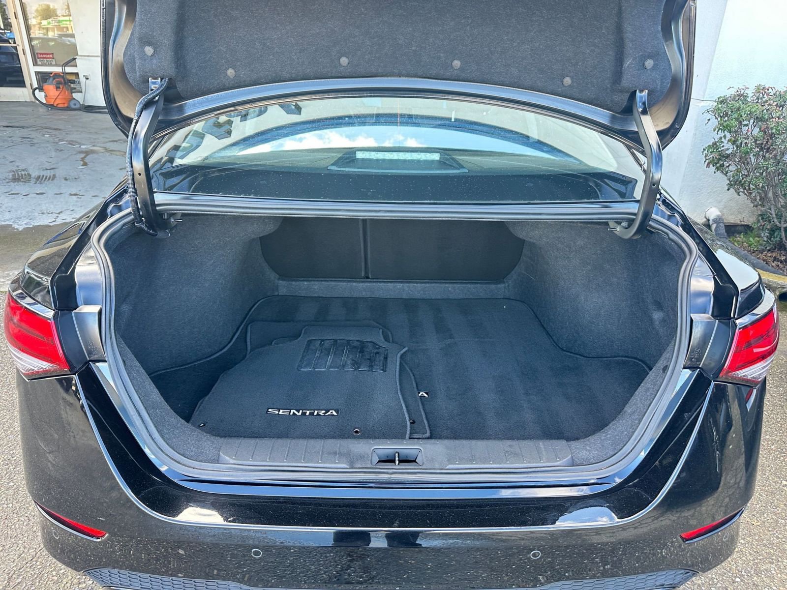 Thumbnail: 2025 Nissan Sentra - 31