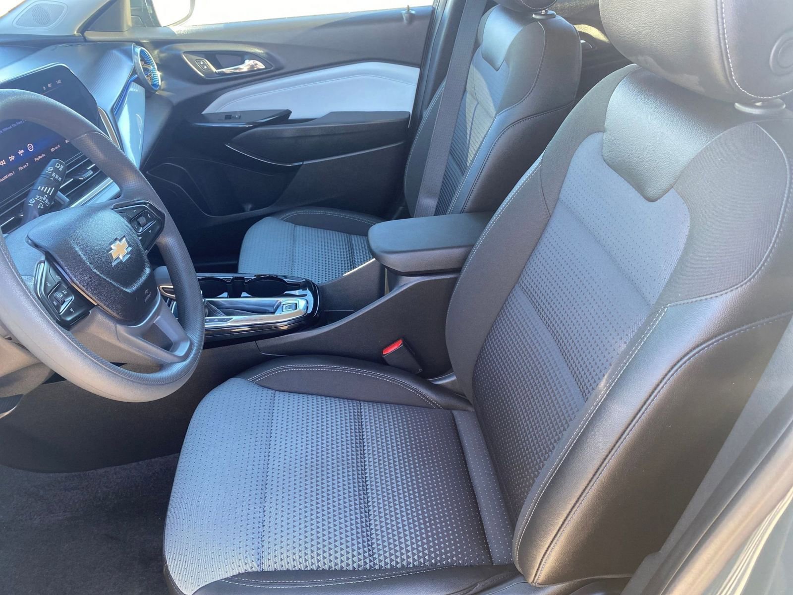 Thumbnail: 2025 Chevrolet Trax - 32