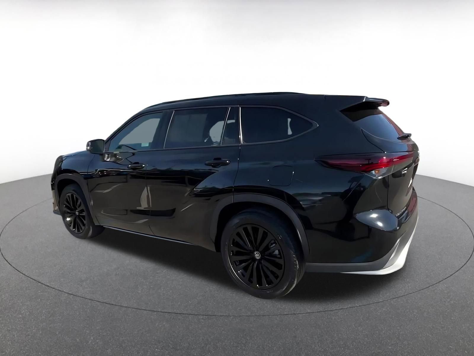 Thumbnail: 2025 Toyota Highlander - 10