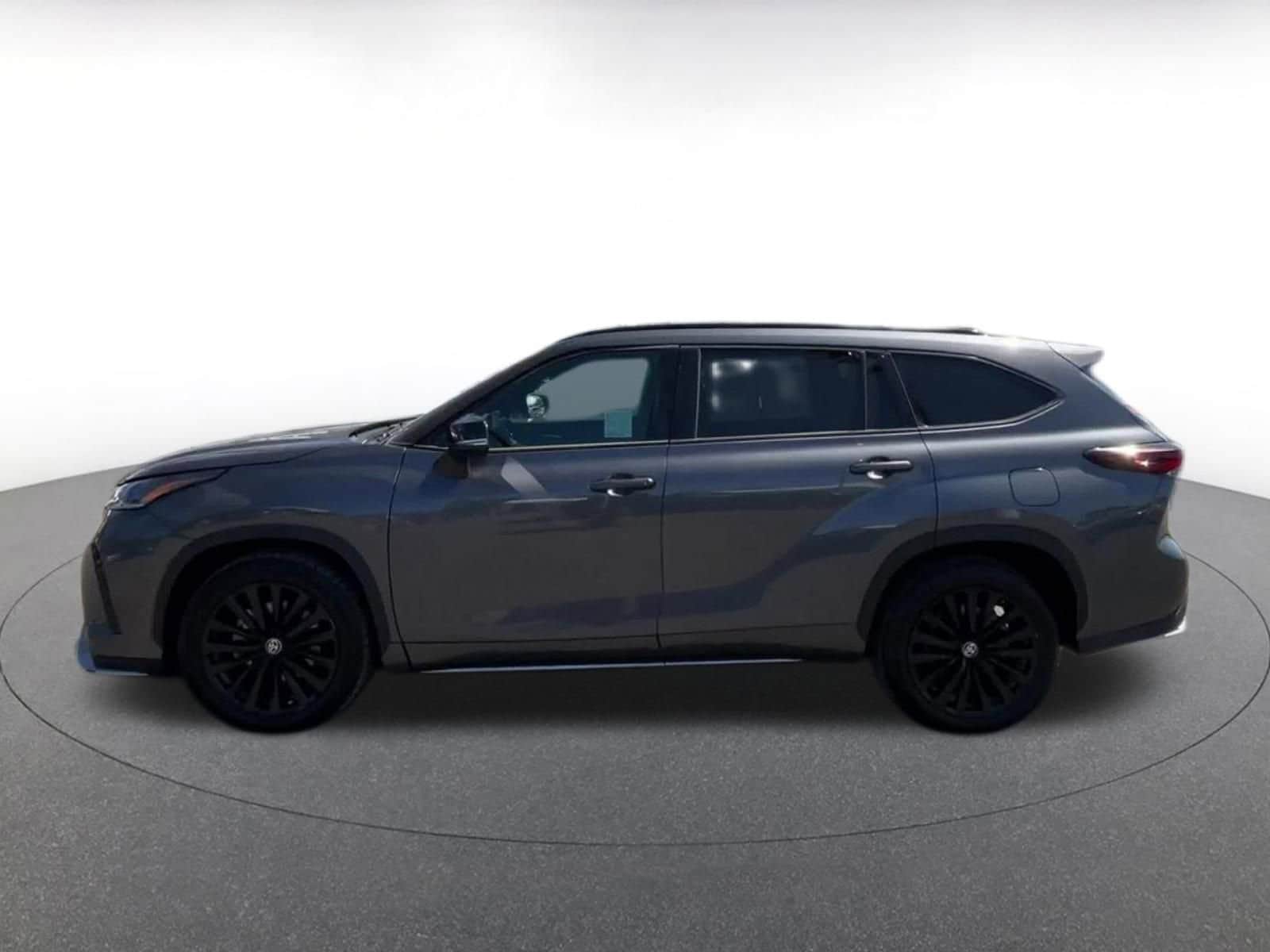 Thumbnail: 2024 Toyota Highlander - 9