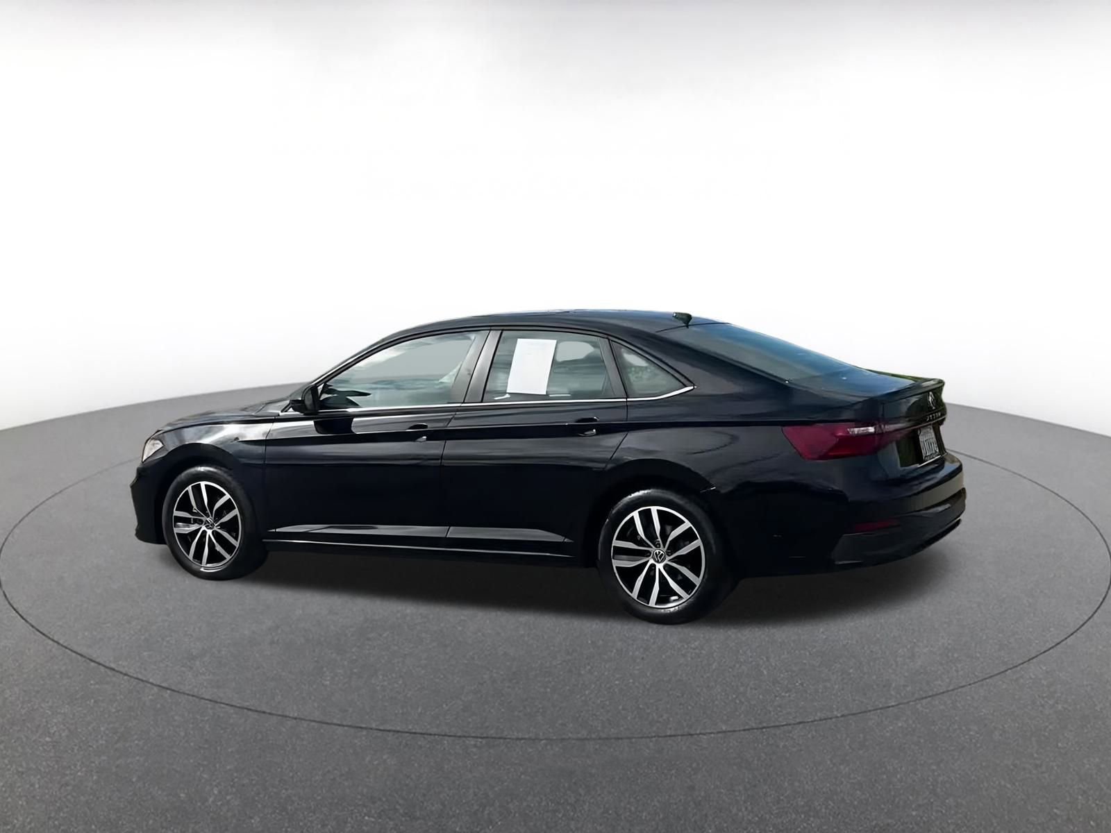 Thumbnail: 2025 Volkswagen Jetta - 16