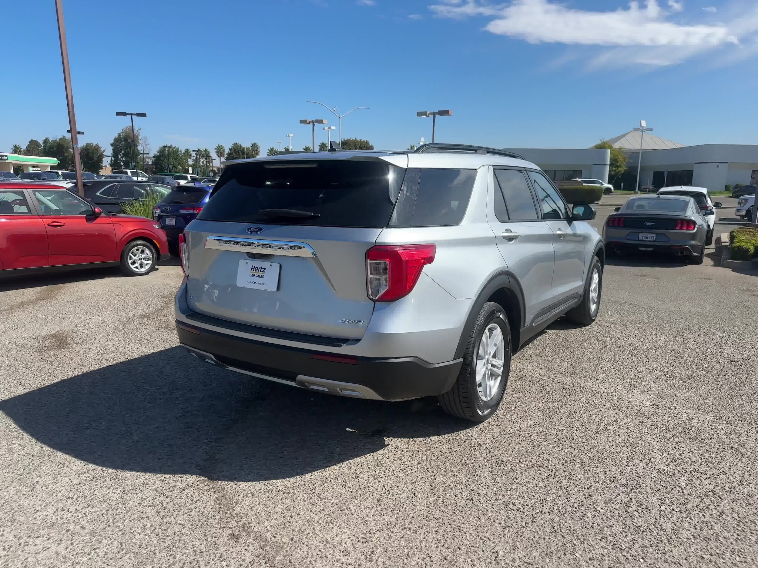 2023 Ford Explorer XLT 2