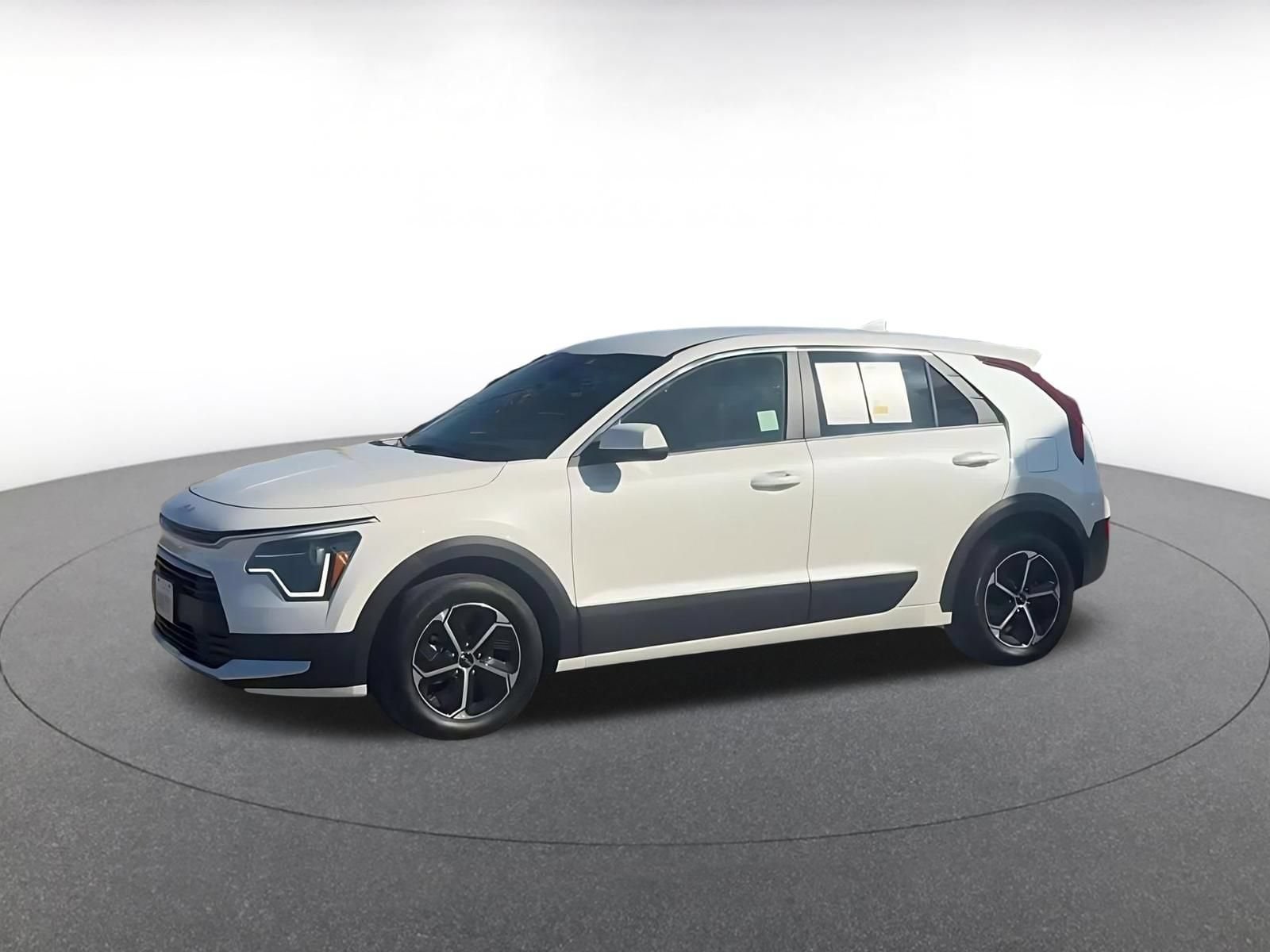 Thumbnail: 2026 Kia Niro - 8