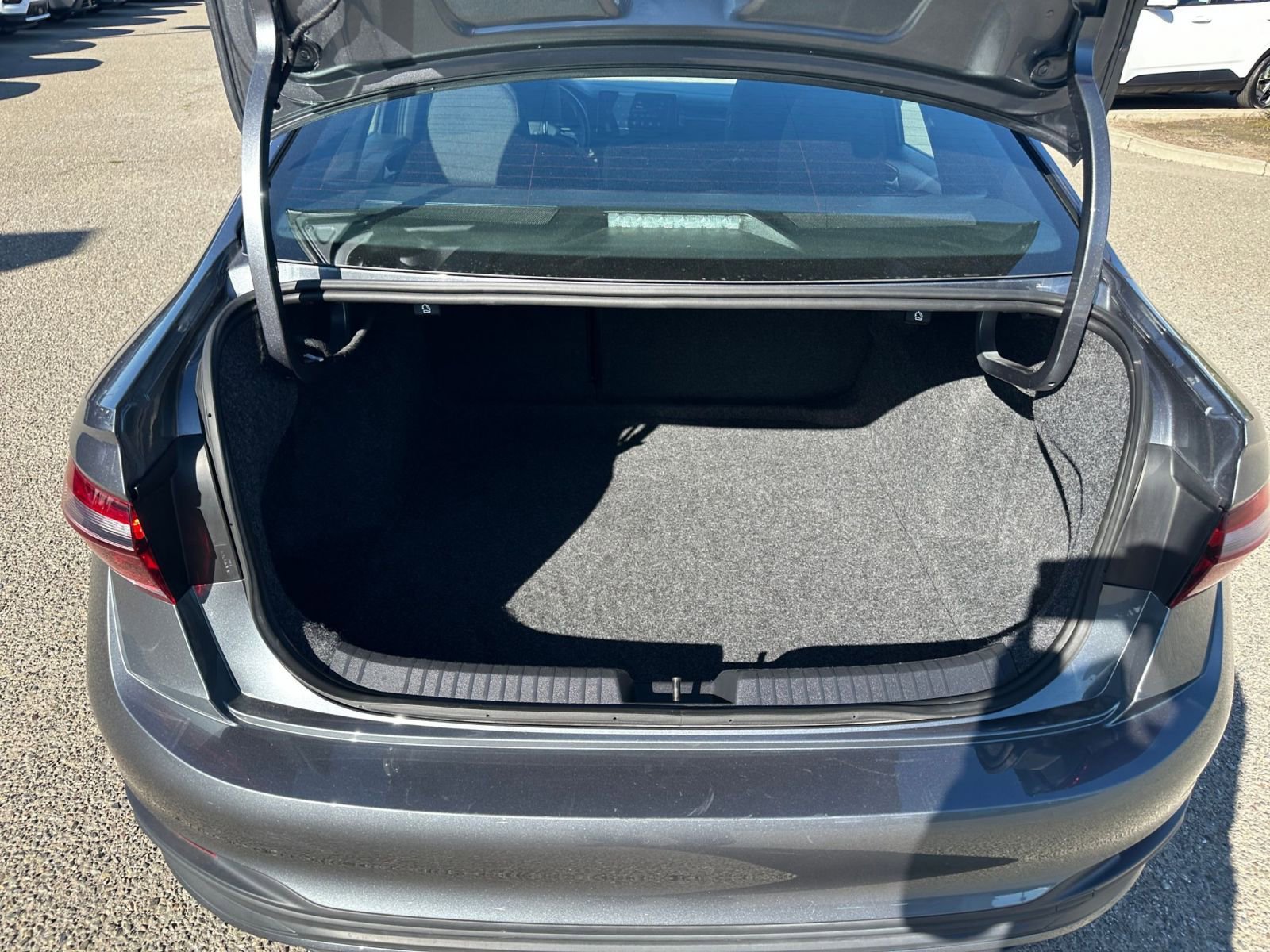 Thumbnail: 2025 Volkswagen Jetta - 31