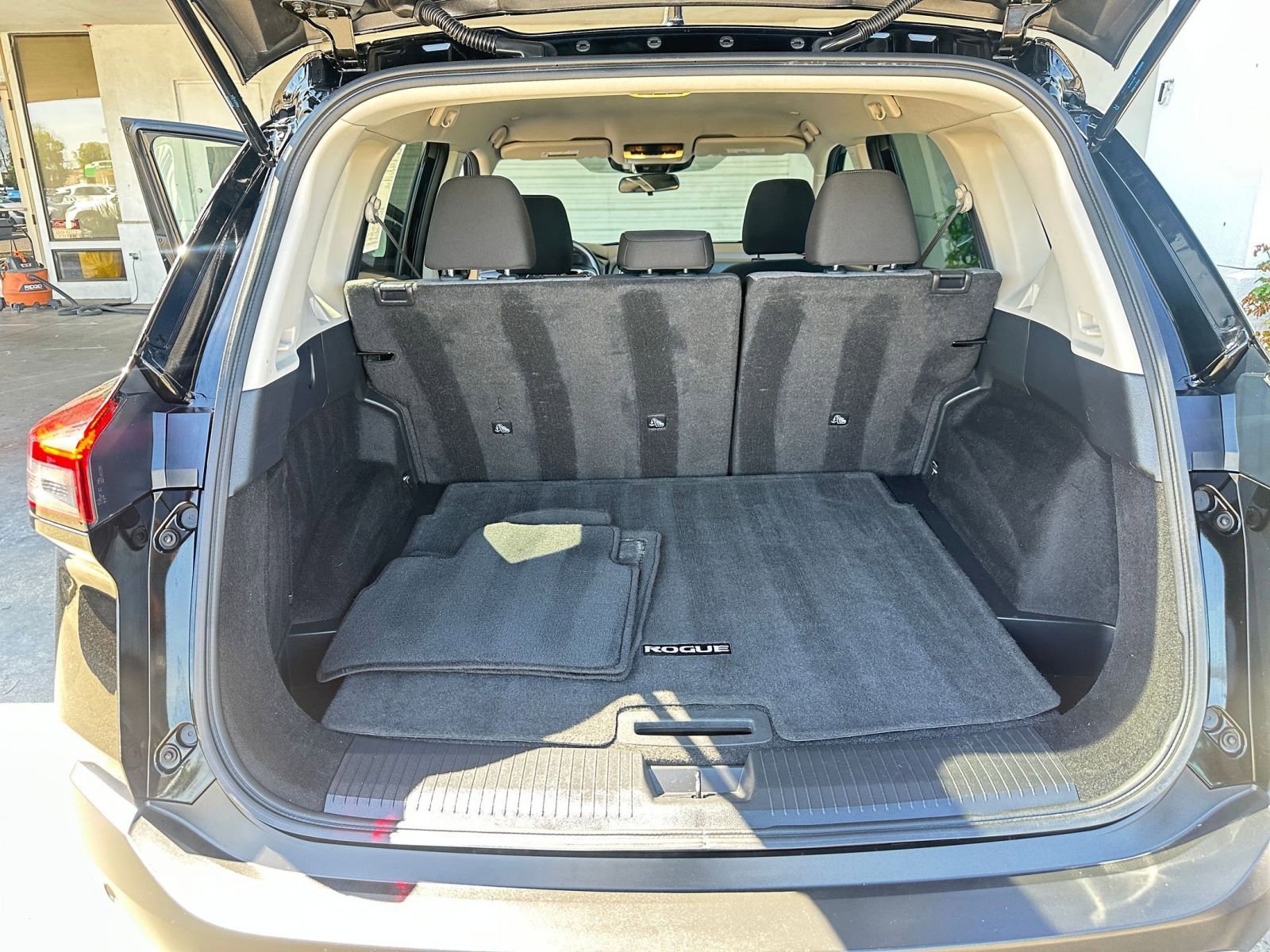 2023 Nissan Rogue SV 31