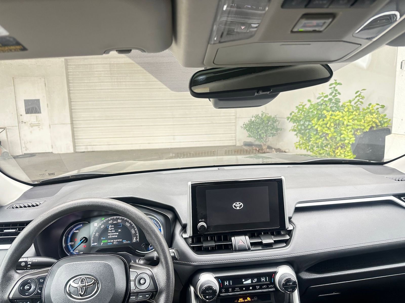 Thumbnail: 2025 Toyota RAV4 - 33