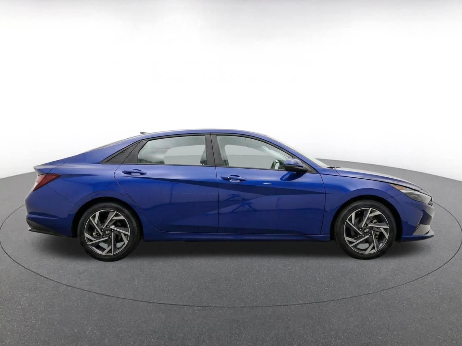 Thumbnail: 2025 Hyundai Elantra - 10