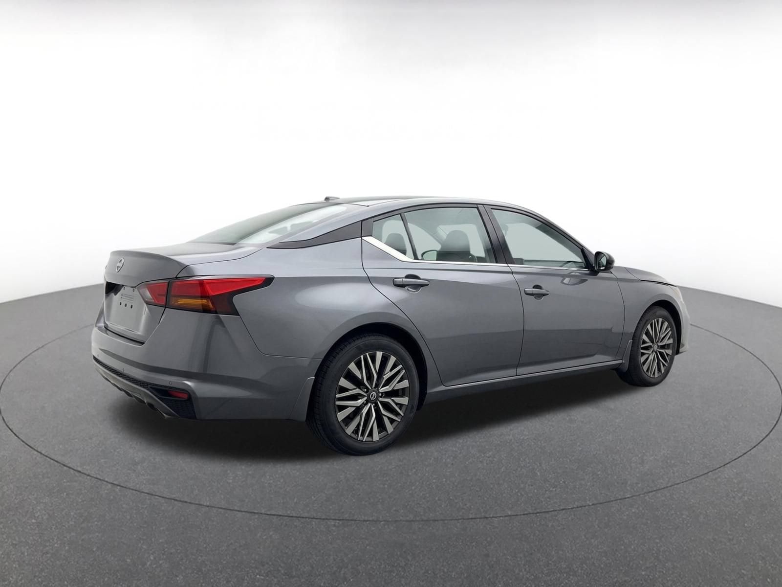 Thumbnail: 2025 Nissan Altima - 9