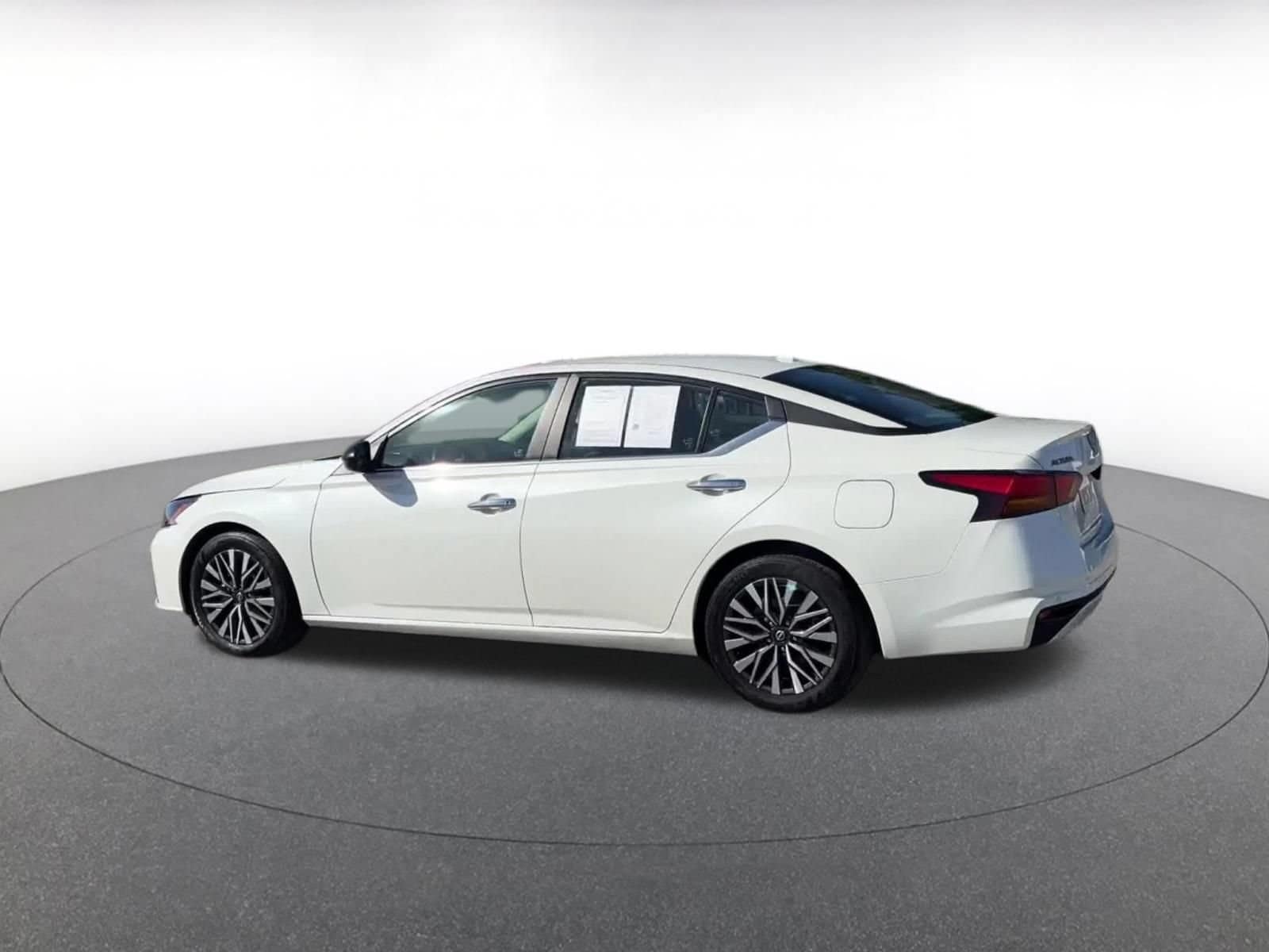Thumbnail: 2025 Nissan Altima - 9