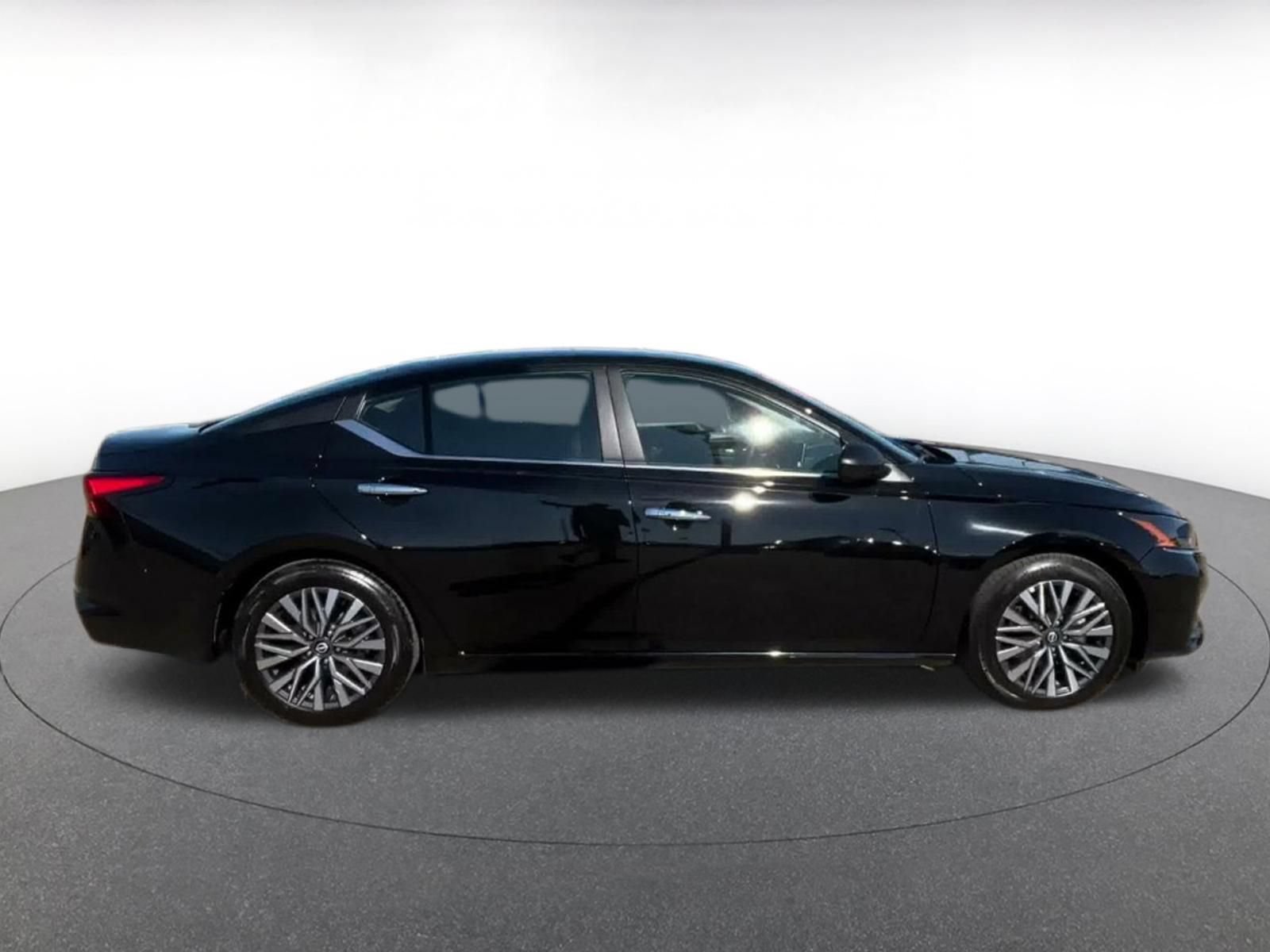 Thumbnail: 2025 Nissan Altima - 16