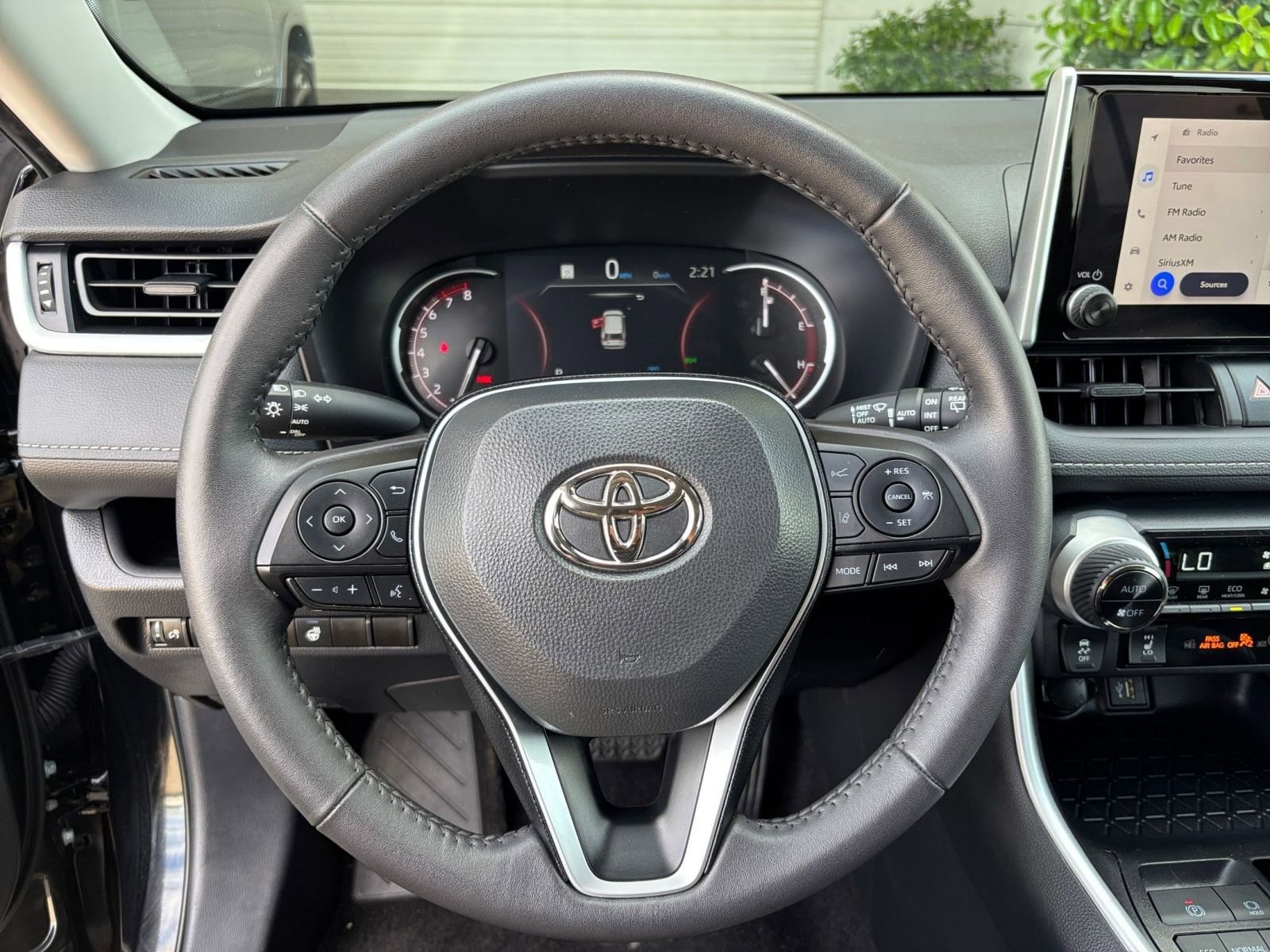 Thumbnail: 2025 Toyota RAV4 - 28
