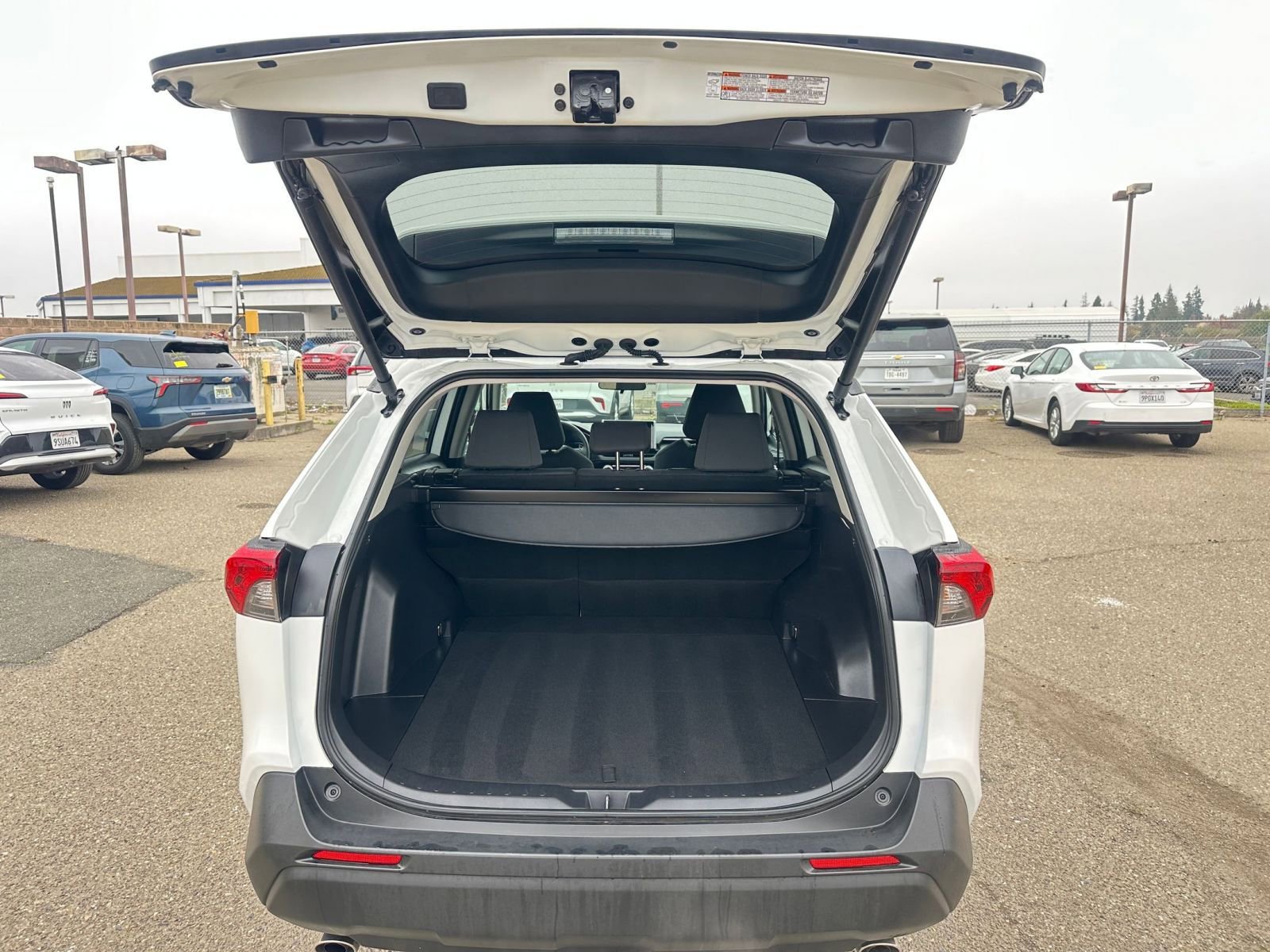 Thumbnail: 2025 Toyota RAV4 - 32