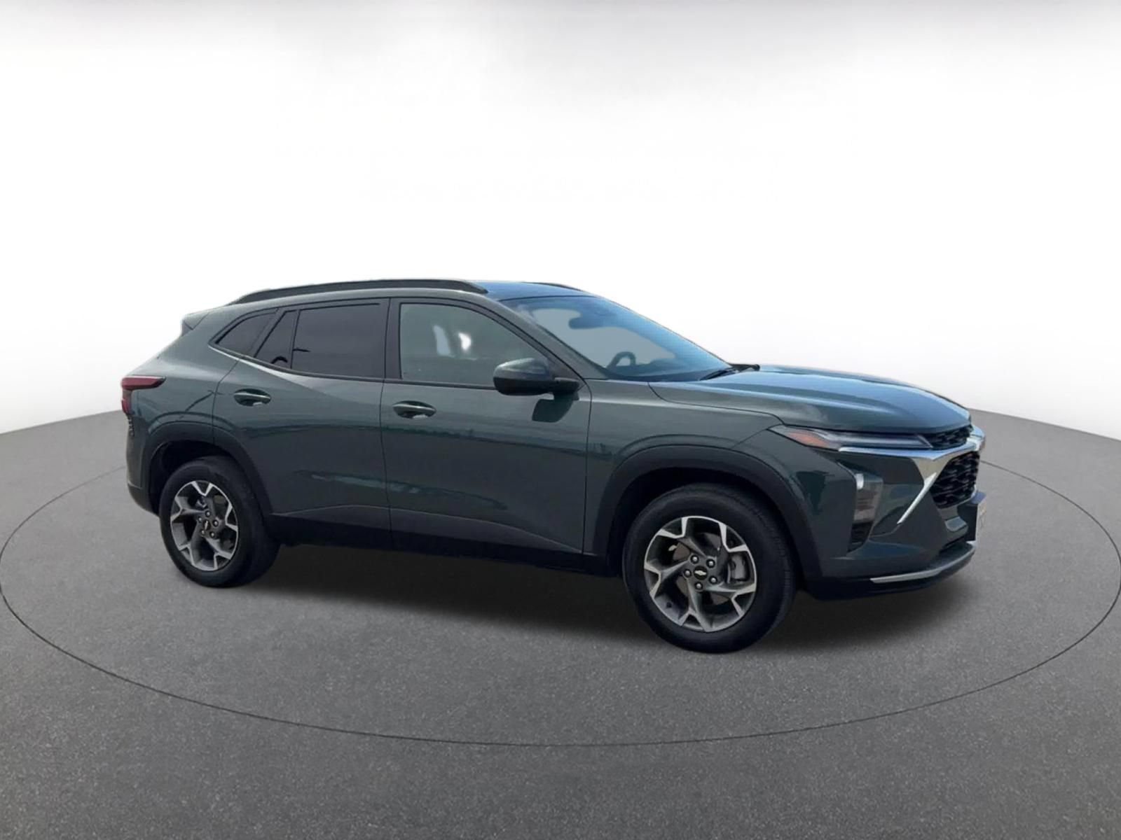 Thumbnail: 2025 Chevrolet Trax - 2