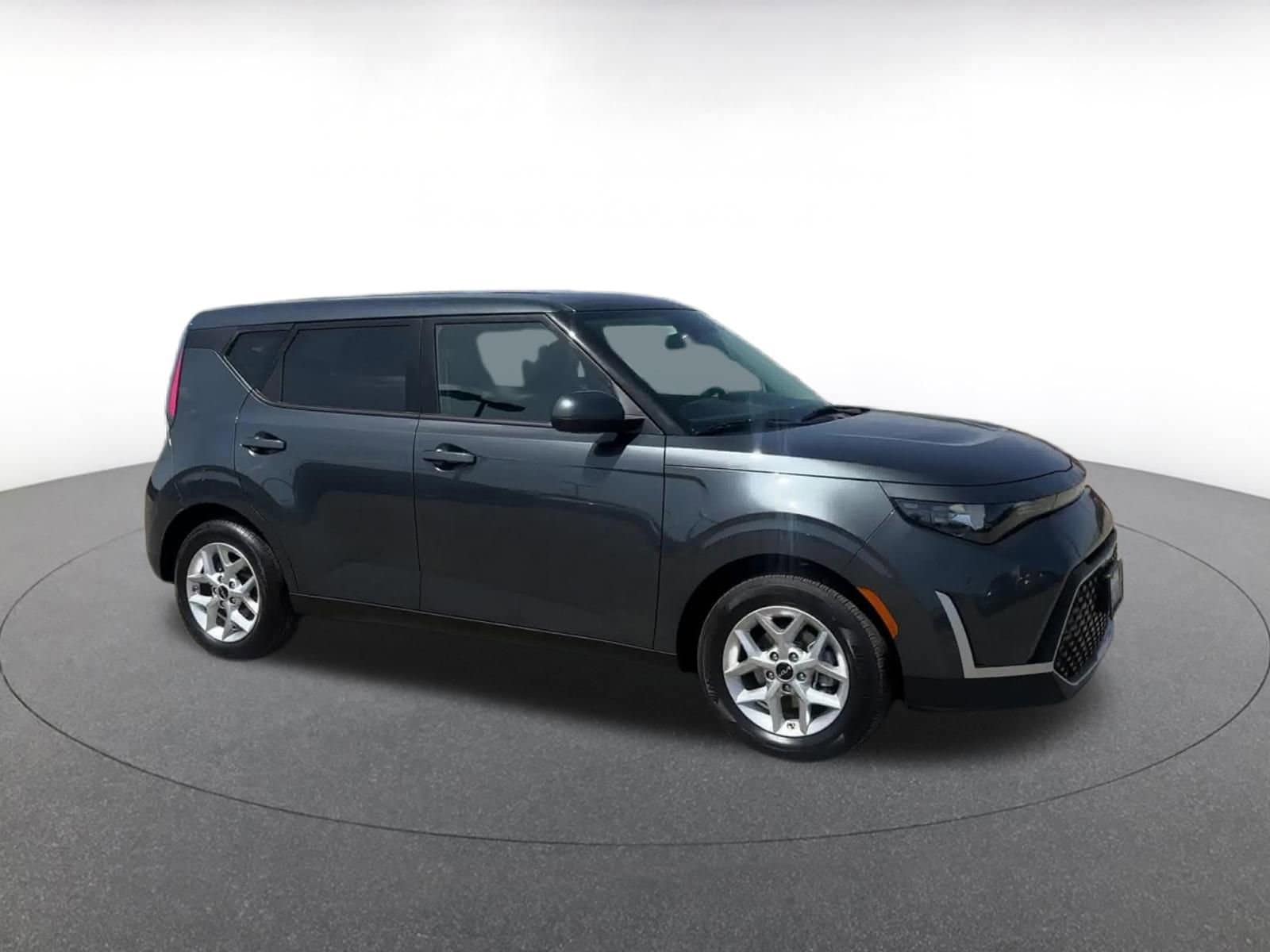 2024 Kia Soul LX 2